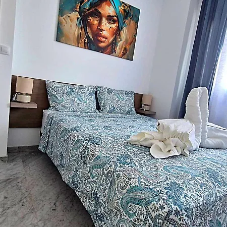 First Line Vip Tree Bedrooms With Spectacular View Lägenhet