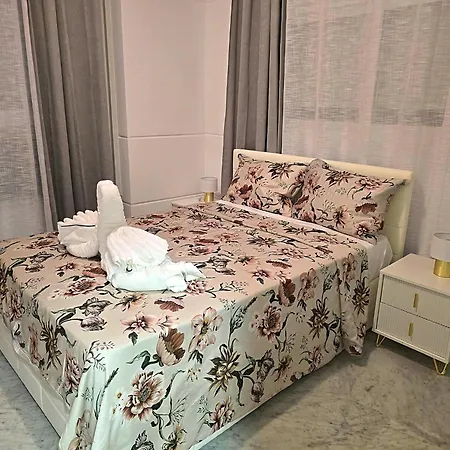 Lägenhet First Line Vip Tree Bedrooms With Spectacular View *