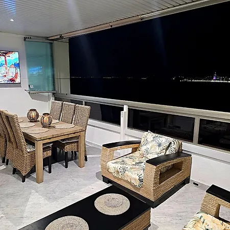 First Line Vip Tree Bedrooms With Spectacular View Lägenhet *