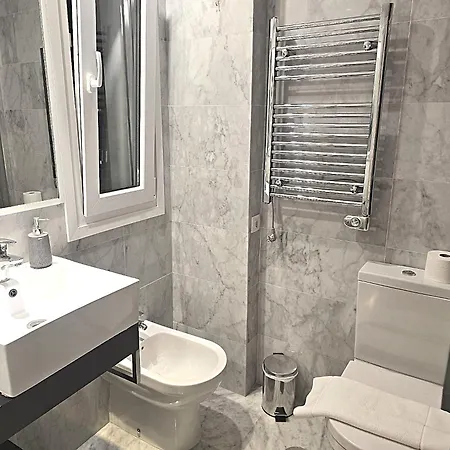 Lägenhet First Line Vip Tree Bedrooms With Spectacular View *